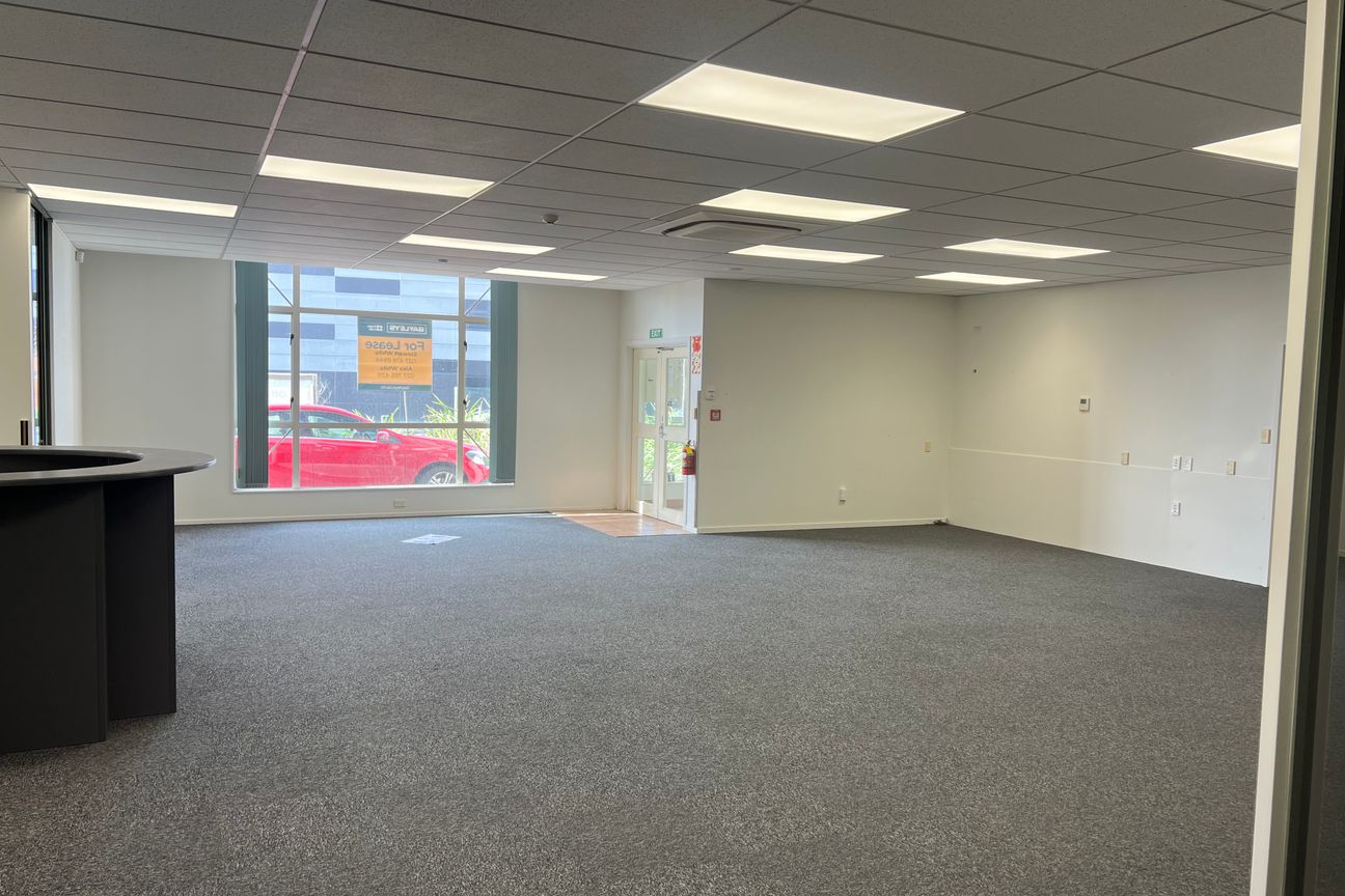 Tidy Office Space Next to Tower Junction – pohled 6