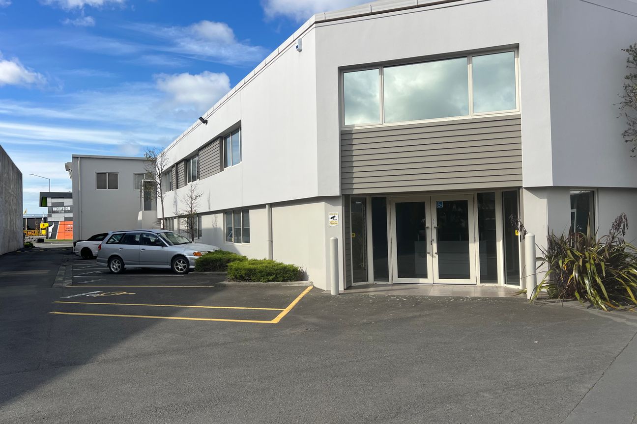 Tidy Office Space Next to Tower Junction – pohled 3