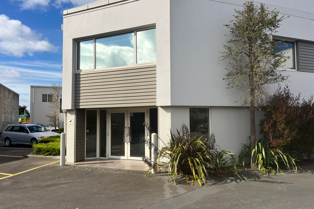 Tidy Office Space Next to Tower Junction – pohled 4