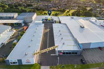 Modern freehold Mount Maunganui unit 