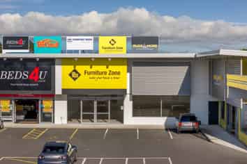 Modern freehold Mount Maunganui unit 