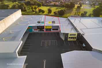 Modern freehold Mount Maunganui unit 
