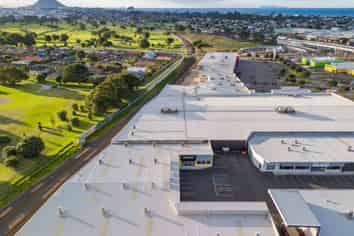 Modern freehold Mount Maunganui unit 