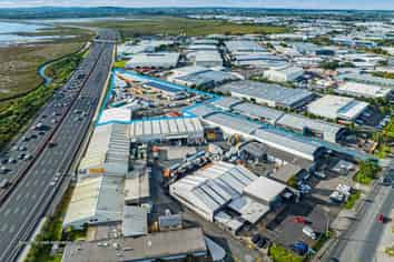 1.12Ha High Profile Patiki Road Yard!
