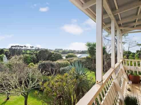 207 Brook Road, Awhitu