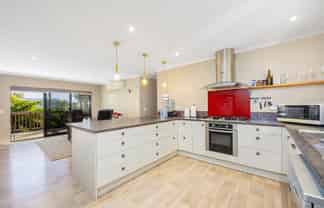 2 Whaka Street, Maungaturoto