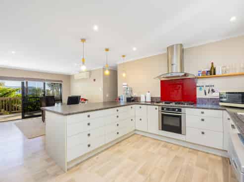 2 Whaka Street, Maungaturoto