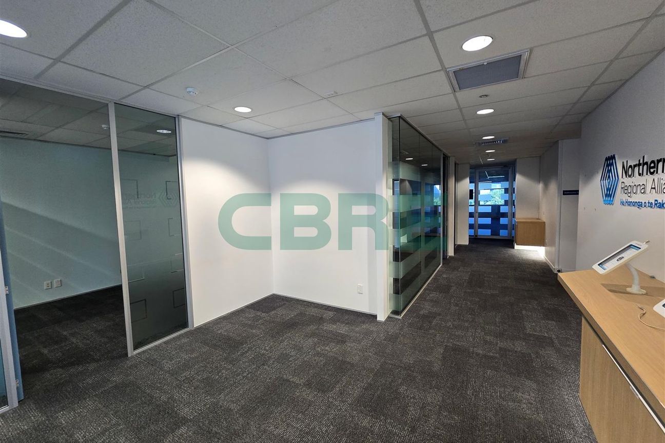 CBRE - Modern, Spacious and Sunny - Aanzicht 4