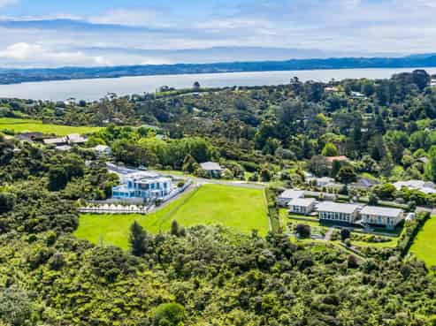 127 Roberts Road, Matakatia