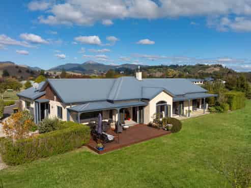 19 Whiting Drive, Wakefield