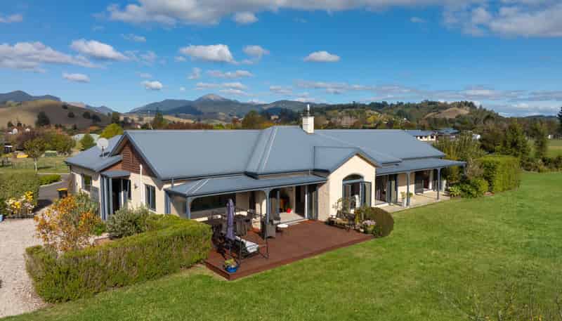 19 Whiting Drive, Wakefield