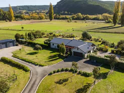 19 Whiting Drive, Wakefield