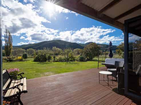 19 Whiting Drive, Wakefield