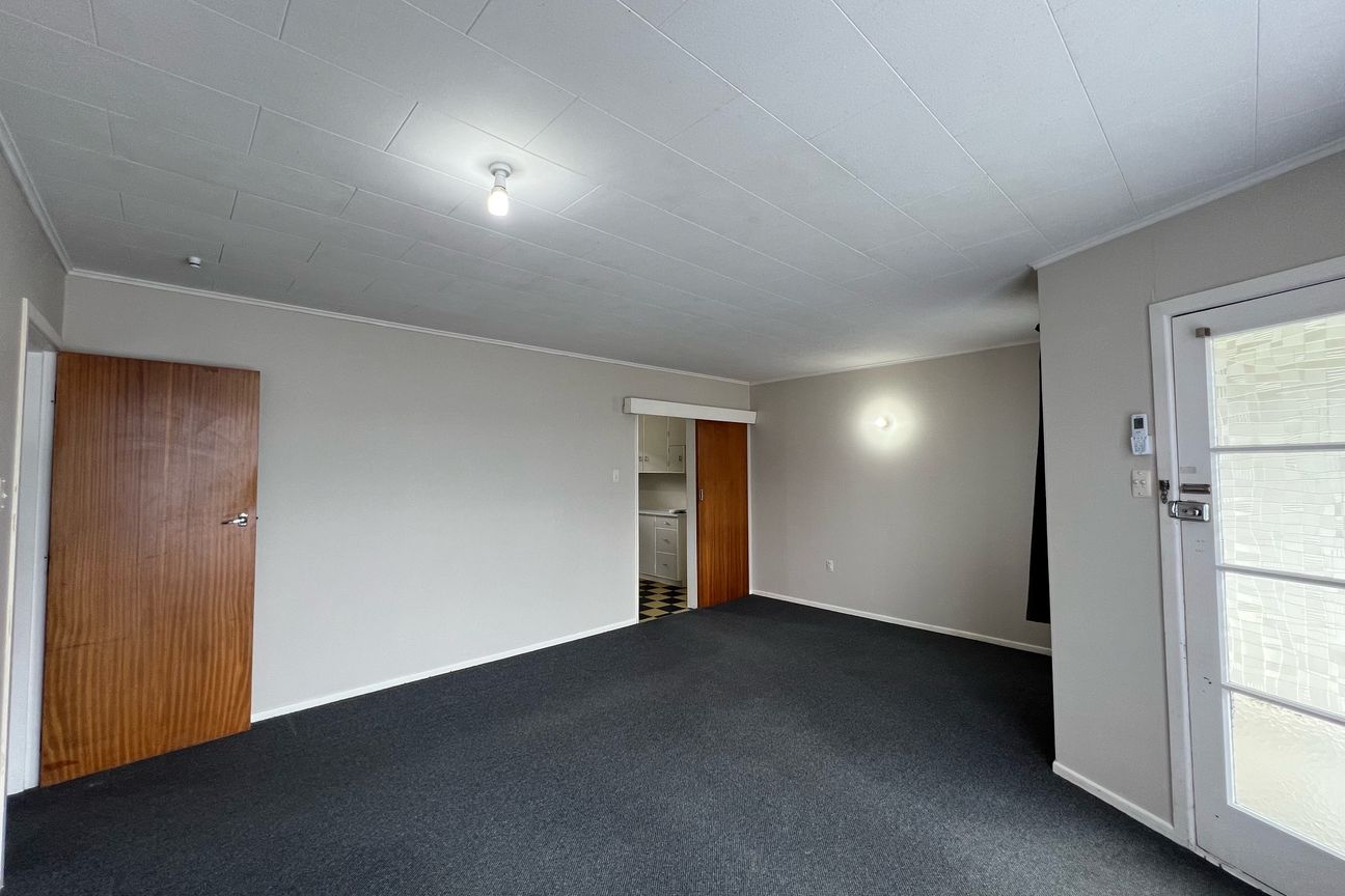 2 Bedroom, Wainuiomata - Vista 6