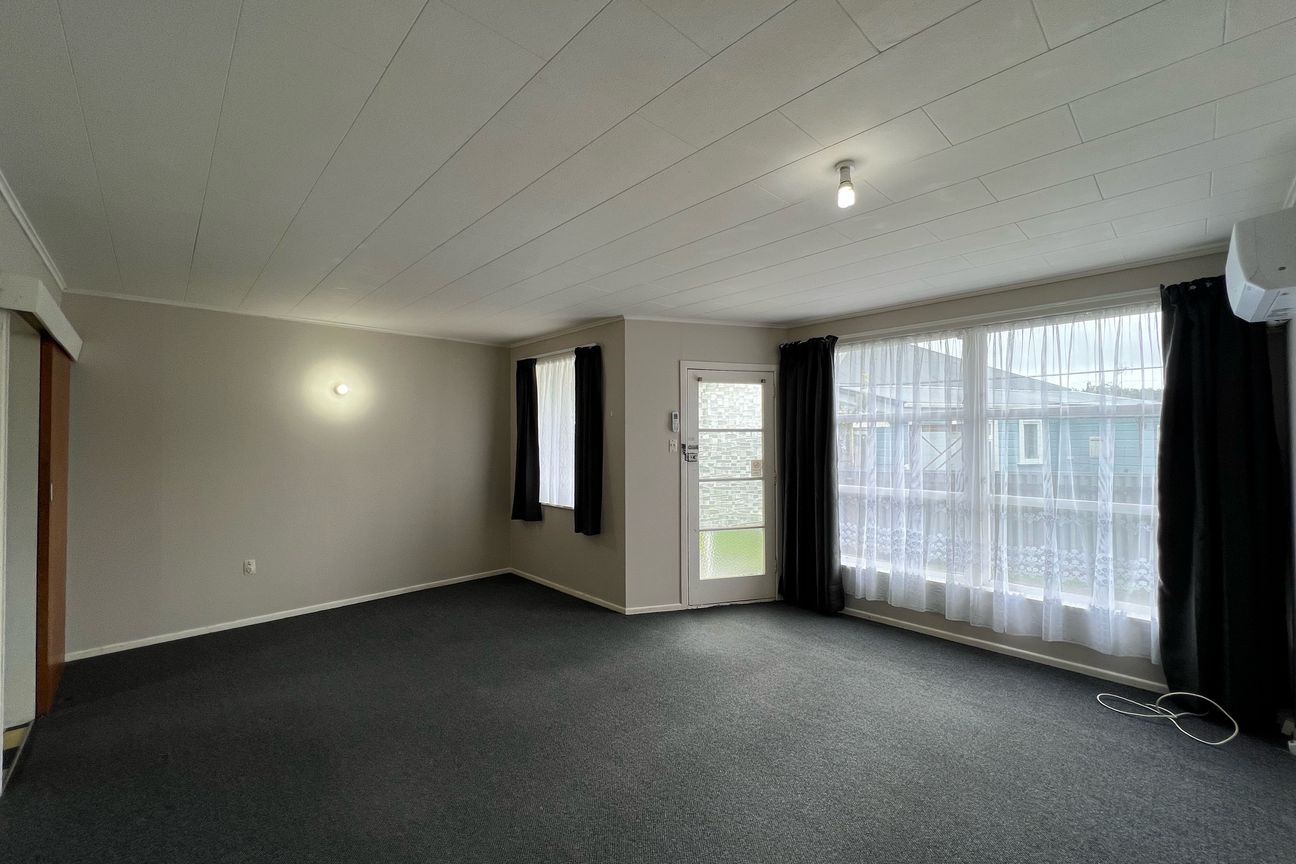 2 Bedroom, Wainuiomata - Vista 5