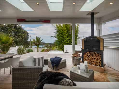 679 Huia Road, Parau