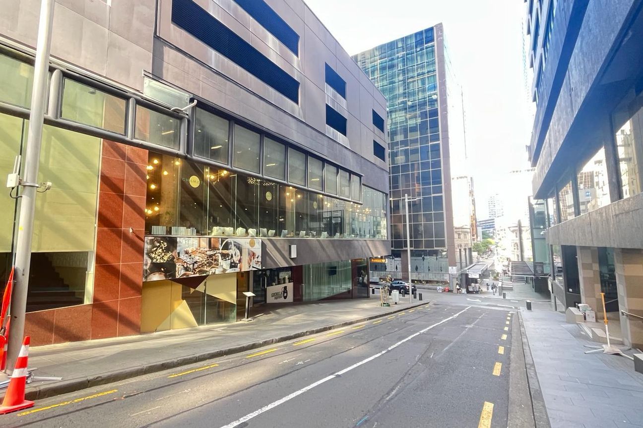 Retail Opportunity at J W Marriott Hotel! - Mais