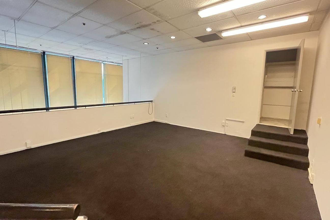 Retail Opportunity at J W Marriott Hotel! - Vista 3