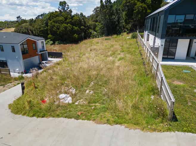 9 Grand Ridge Avenue, Flat Bush