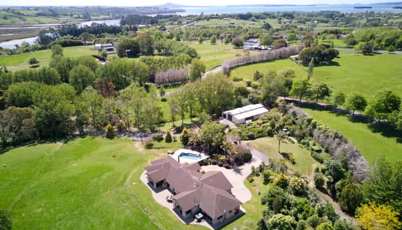 12 Potts Road, Whitford