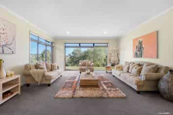 12 Potts Road, Whitford