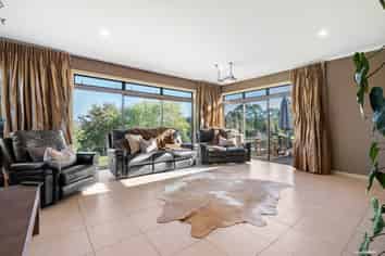12 Potts Road, Whitford