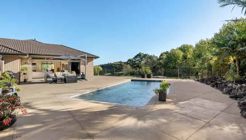 12 Potts Road, Whitford