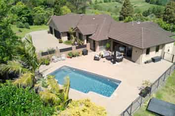 12 Potts Road, Whitford