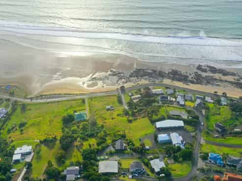 Lucrative Motel with beach life - room to grow