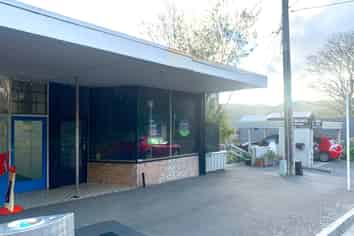 Lease a Suburban Cafe or Creative Oasis! 
