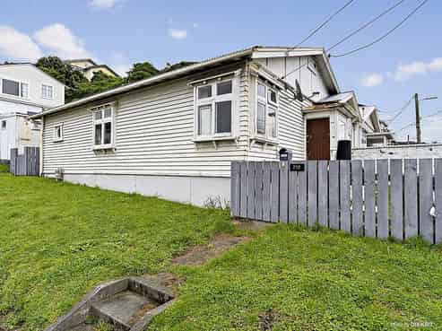 212 Rongotai Road, Rongotai
