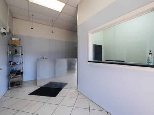 VACANT POSSESSION: LARGE WORKSHOP OR WAREHOUSE
