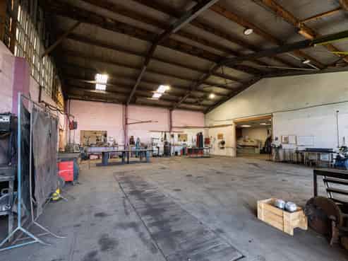 VACANT POSSESSION: LARGE WORKSHOP OR WAREHOUSE
