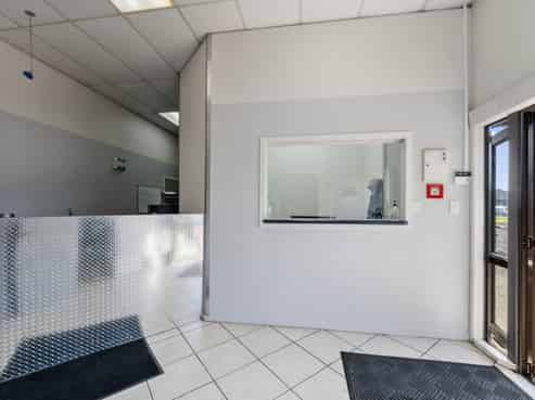 VACANT POSSESSION: LARGE WORKSHOP OR WAREHOUSE
