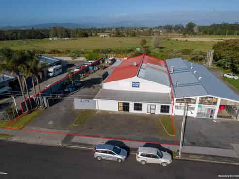 VACANT POSSESSION: LARGE WORKSHOP OR WAREHOUSE
