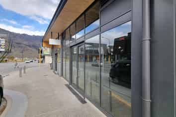 Retail or Clinic at Five Mile
