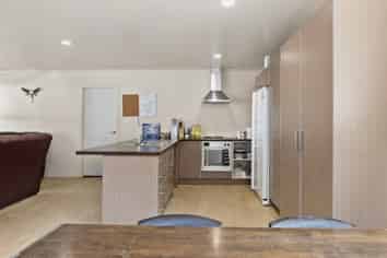 42 A,C,D,E Olivine Street, Poike