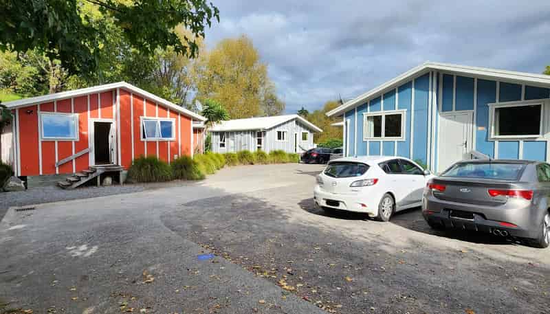 42 A,C,D,E Olivine Street, Poike