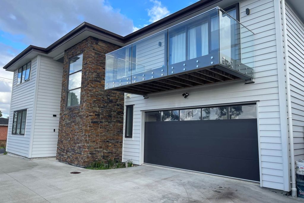 Sold 21A Windermere Crescent, Blockhouse Bay realestate.co.nz