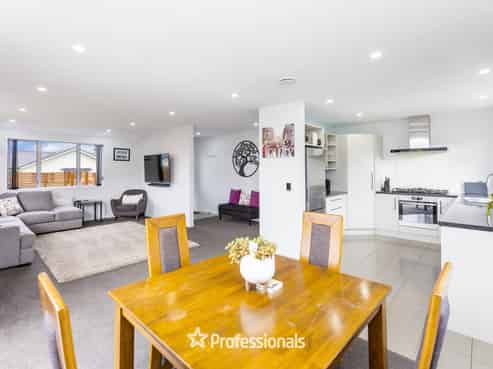 16 Mcewen Crescent, Riverstone Terraces