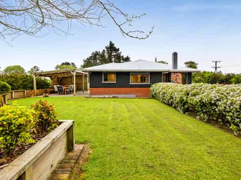 8 Clearview Road, Lepperton