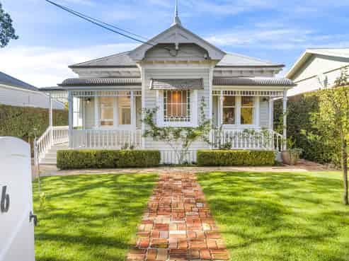 6 Summer Street, Stanley Point