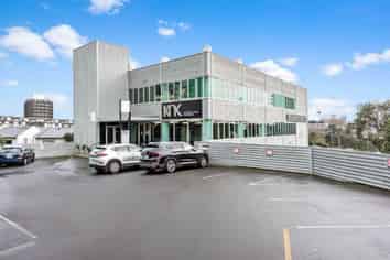 Profiled Showroom + Parking