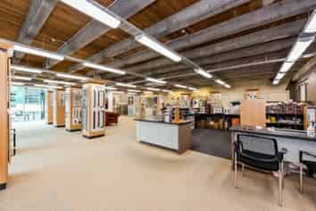 Profiled Showroom + Parking