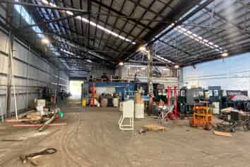 Warehouse and Secure Yard near Brewtown!