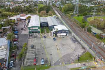 1,750sqm Prime NEW LYNN Warehouse + Large Yard