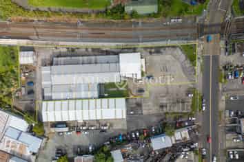 1,750sqm Prime NEW LYNN Warehouse + Large Yard