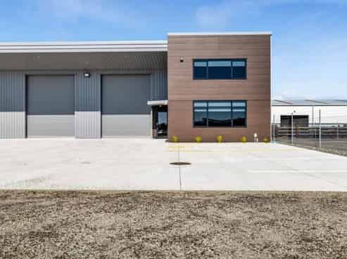 Near New Warehouse option in Bell Block.