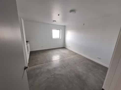 Near New Warehouse option in Bell Block.