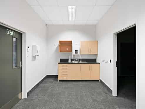Te Rapa office with parking